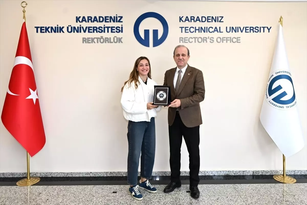 Milli Boksör Buse Naz Çakıroğlu'ndan KTÜ Rektörüne Ziyaret