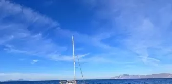 Muğla'da Sürüklenen Teknedeki İki Kişi Kurtarıldı