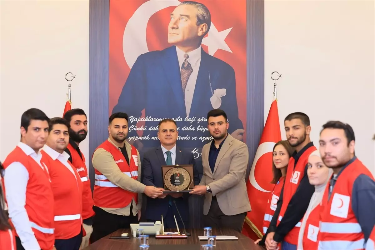 Muğla Genç Kızılay'dan Vali Akbıyık'a Ziyaret