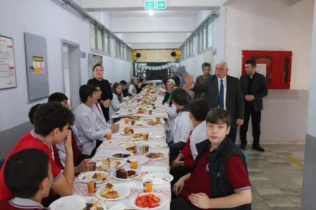 Milli Eğitim Müdürü Kabahasanoğlu, Öğrenci ve Velilerle Buluştu