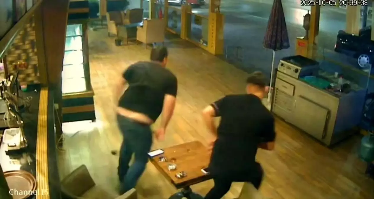 Pastaneye atılan pimi çekilmemiş bombanın yeni görüntüleri ortaya çıktı