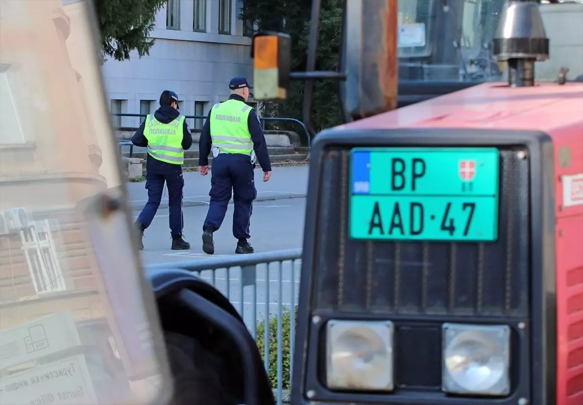 Sırbistan'da Çiftçiler Hükümetin Tarım Politikalarını Protesto Etti