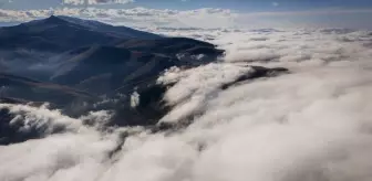 Sultan Murat Yaylası'nın Sis Manzarası Ziyaretçileri Büyülüyor