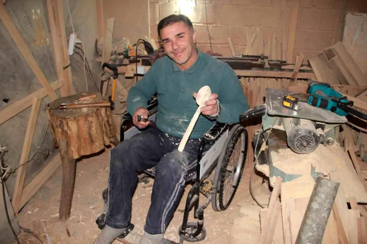 Trafik Kazası Sonrası Ahşap Eşya Üreterek Hayata Tutunan Adam