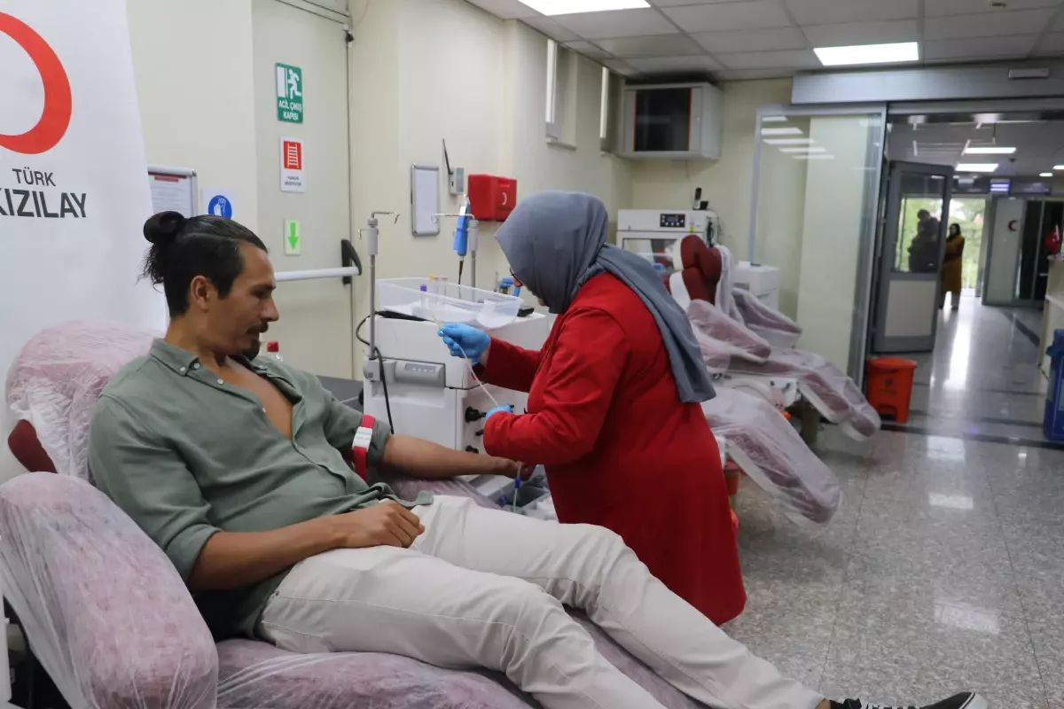 Lösemiye Yenik Düşen Teyzesi İçin 48 Kan Bağışı Yaptı