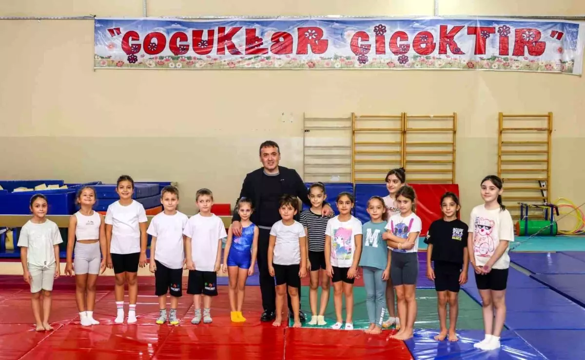 Bilecik Valisi Faik Oktay Sözer, Jimnastik Kursundaki Çocuklarla Bir Araya Geldi