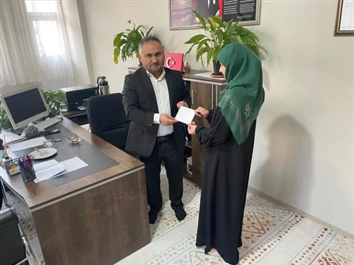 Hakkarili Öğrenci Sedef Keyfi'den Gazze'ye Destek