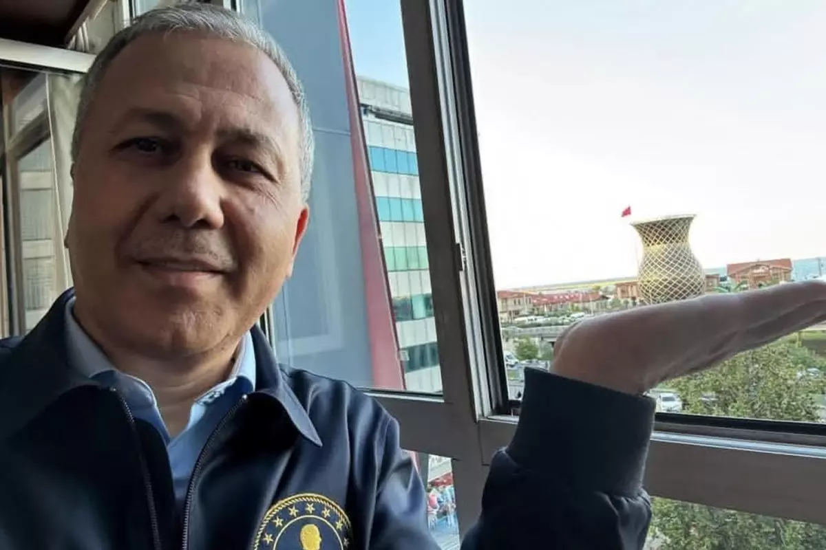 Yerlikaya da akıma uydu, dev bardakla poz verdi