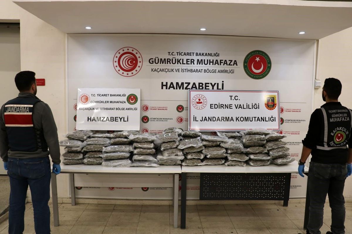 Edirne'de Uyuşturucu Operasyonu: 105 Kilogram Esrar Ele Geçirildi