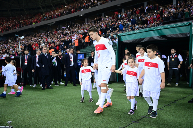 The A National Football Team entered the match with Palestinian children