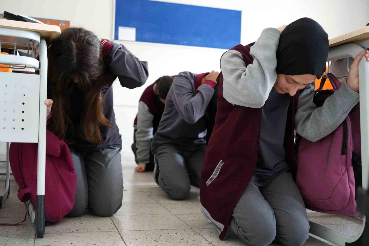 Bayburt'ta Deprem ve Yangın Tatbikatı Gerçekleştirildi
