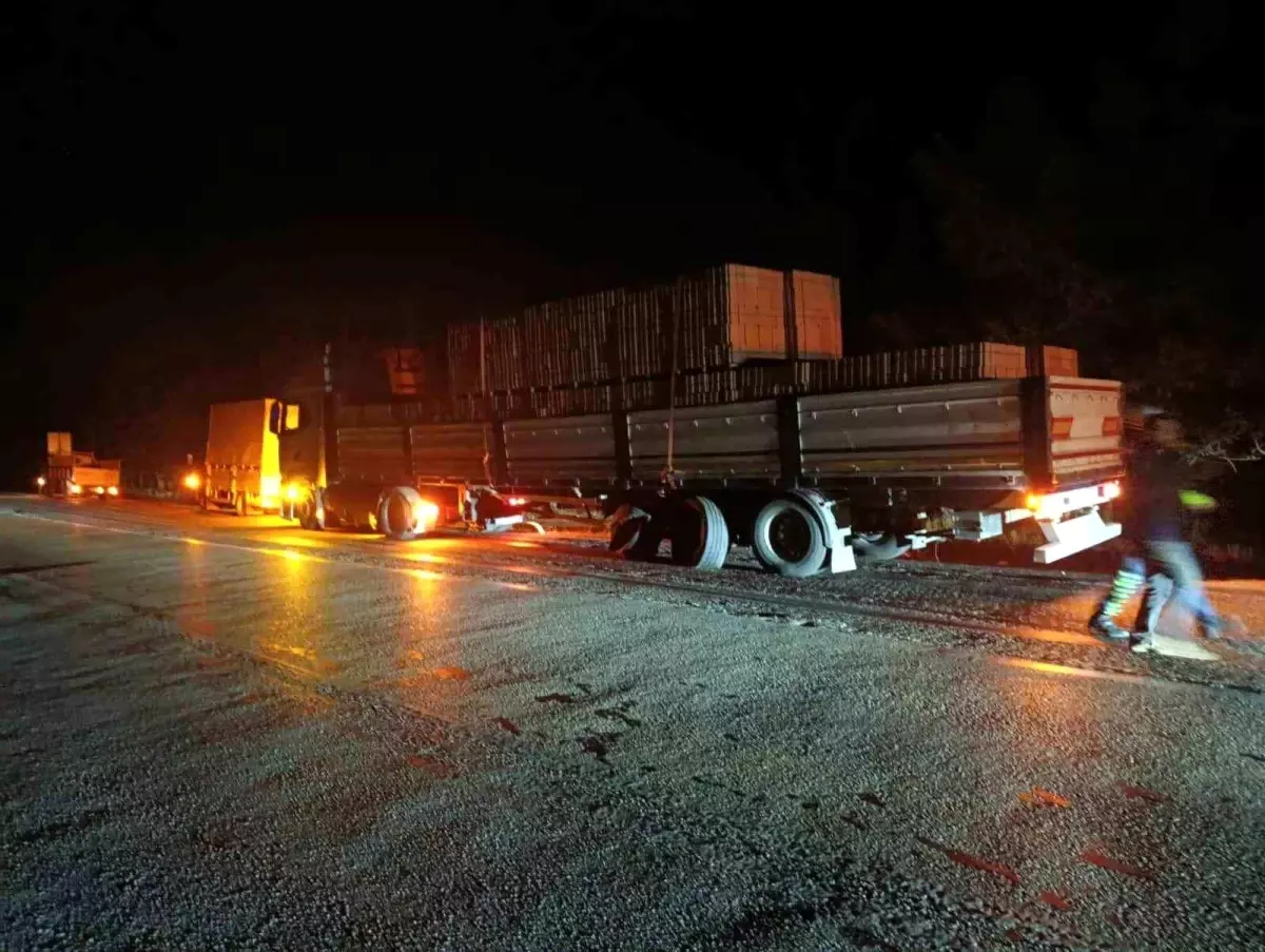 Burdur'da Trafik Kazası: Bir Ölü, İki Yaralı