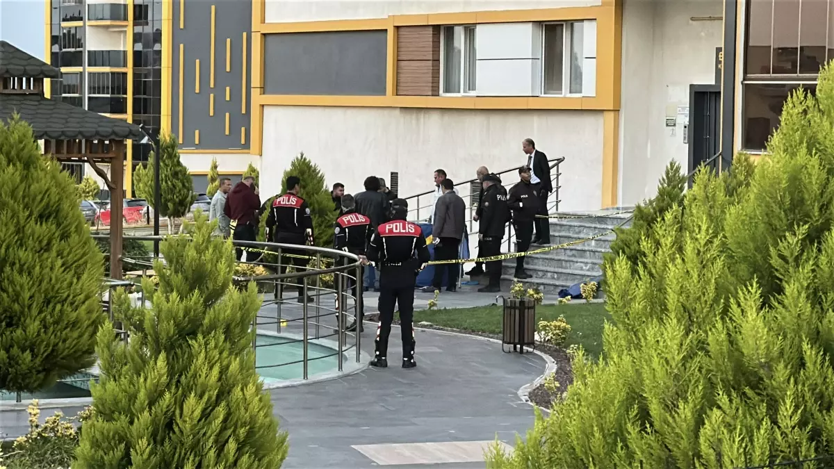 Çanakkale'de Sağlık Astsubayı, Emekli Astsubayı Vurdu
