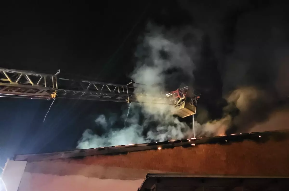 Çorum'da Oto Lastik Dükkanında Yangın