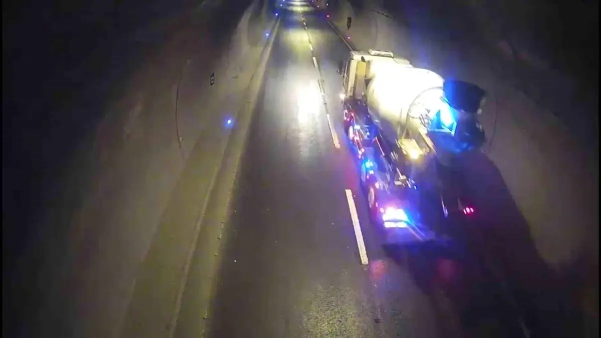 Cumhurbaşkanı Erdoğan'ın Rize'de konvoyunun geçeceği tünelde trafik polisleri olası kazayı önledi