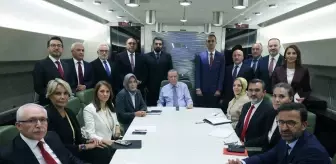 Cumhurbaşkanı Erdoğan, Mısır ziyareti dönüşü gazetecilerin sorularını yanıtladı: (1)