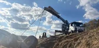 Eskişehir'de İş Makinesi Devrildi, Operatör Yaralandı