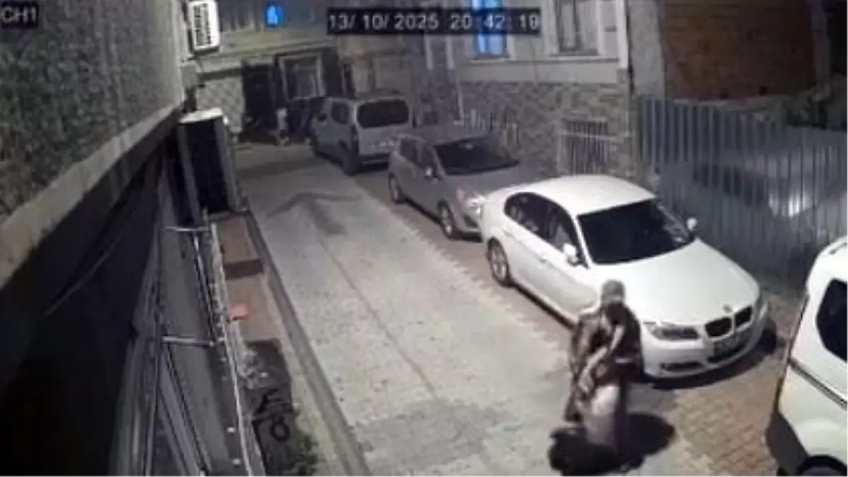 Fatih'te Kıskançlık Nedeniyle Sokak Ortasında Kadına Şiddet