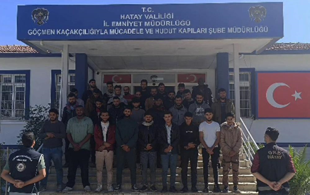 hafriyat kamyonu kasasindan moloz yerine 28 kacak 19145247 1050 m