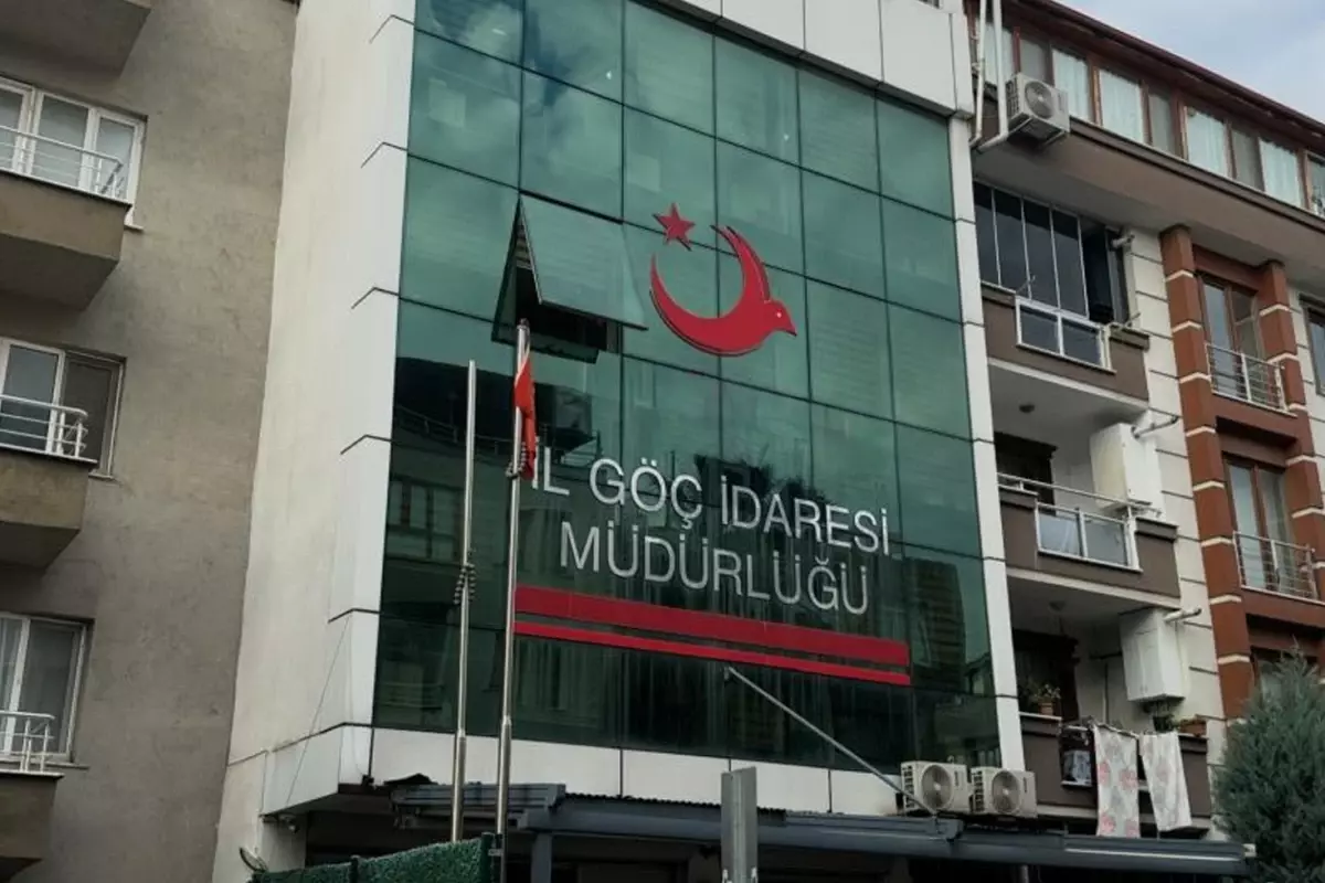 İl Göç İdaresine büyük operasyon! Müdür, çalışanlar, tercümanlar gözaltına alındı