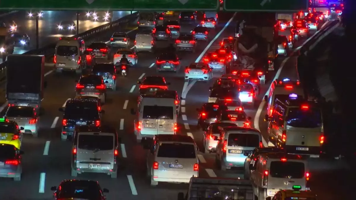 İstanbul'da Trafik Yoğunluğu Yüzde 76'ya Ulaştı