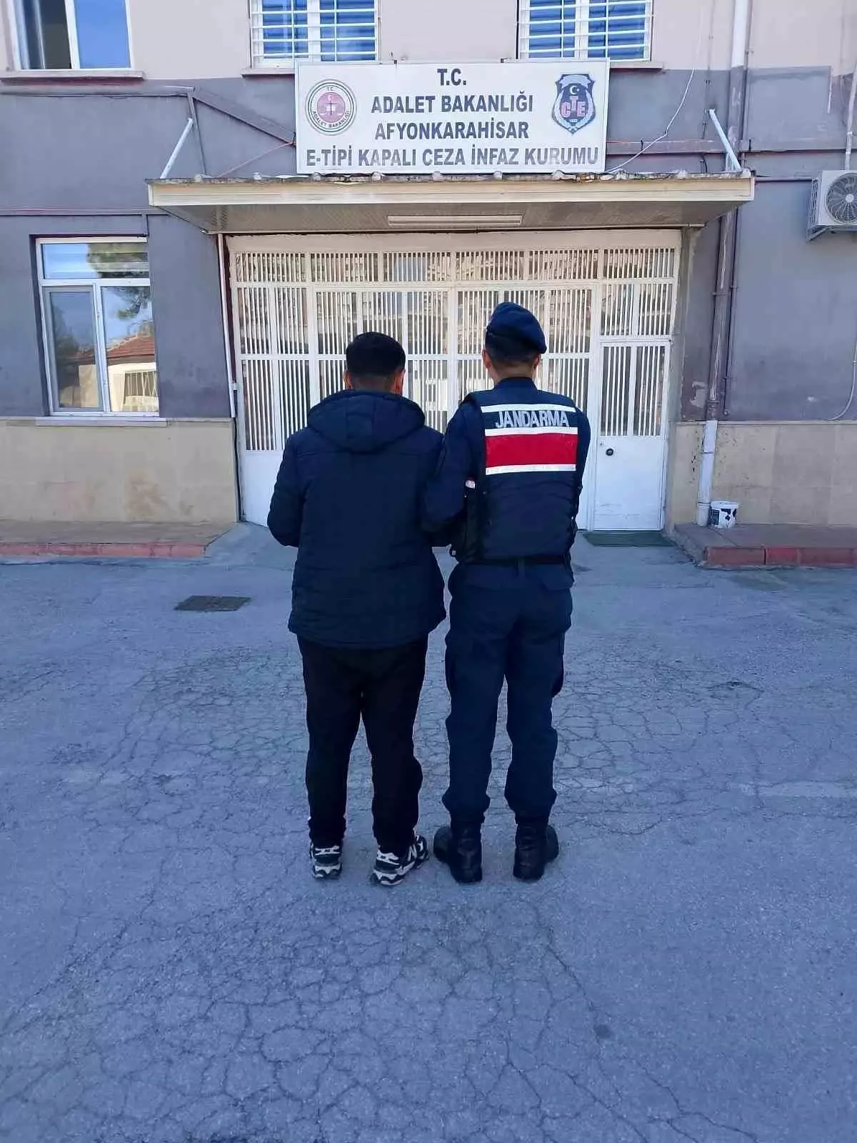 Afyonkarahisar'da 16 Yıl Hapisle Aranan Şahıs Yakalandı