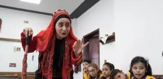 Ankara'da Meddahlık Geleneğini Yaşatan Eğitimci Nalan Tunga Pehlivan