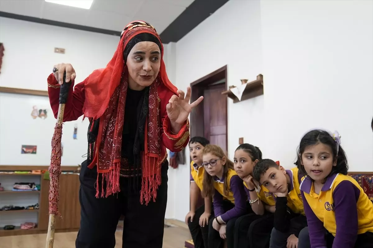 Ankara'da Meddahlık Geleneğini Yaşatan Eğitimci Nalan Tunga Pehlivan