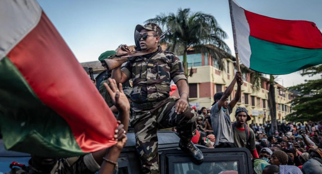 madagaskar devlet baskani rajoelina protestolar 19144927 2247 m