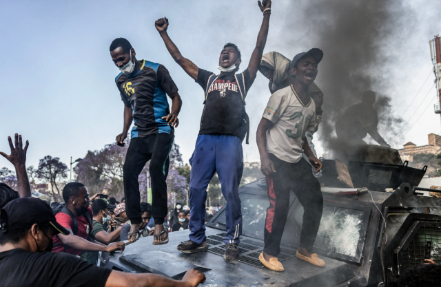 madagaskar devlet baskani rajoelina protestolar 19144927 451 m