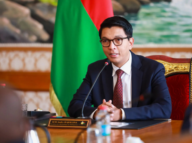 madagaskar devlet baskani rajoelina protestolar 19144927 552 m