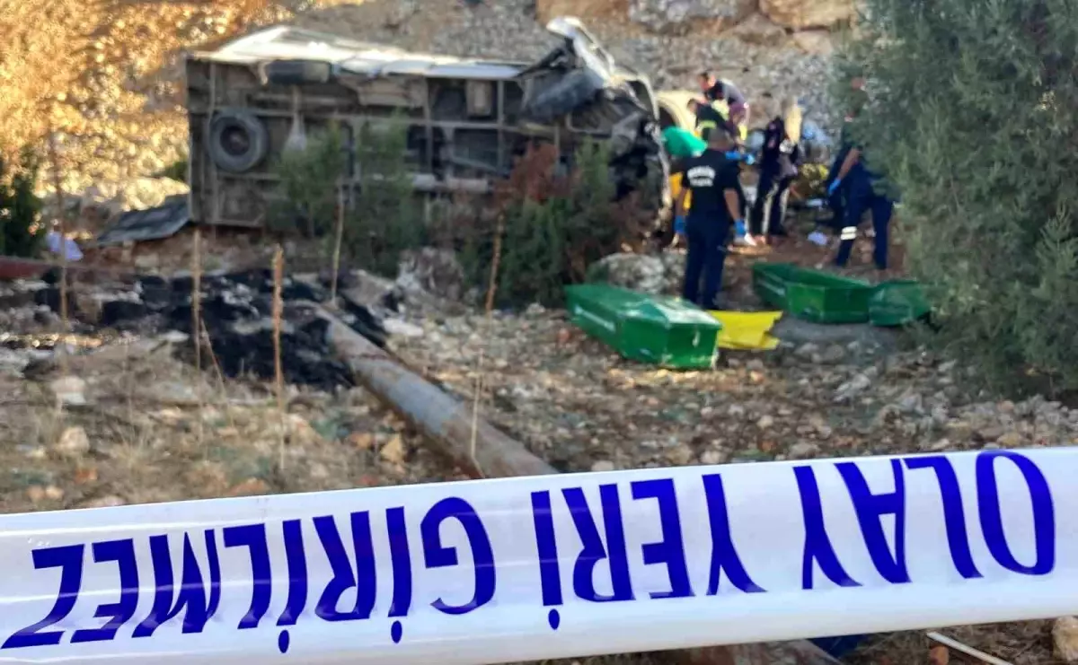 Erdemli'de Tarım İşçilerini Taşıyan Minibüsün Kazasında Sürücü Tutuklandı