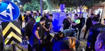 Mersin'de hafif ticari araç ile çarpışan motosikletteki 2 kişi yaralandı