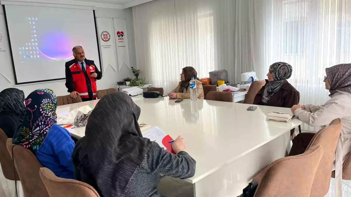 Bayburt'ta Aile Destek Merkezi Personeline Eğitim Düzenlendi