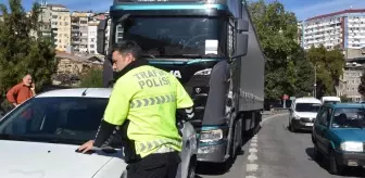 Trabzon'da 4 Araçla Kaza: Yol Ulaşıma Kapandı