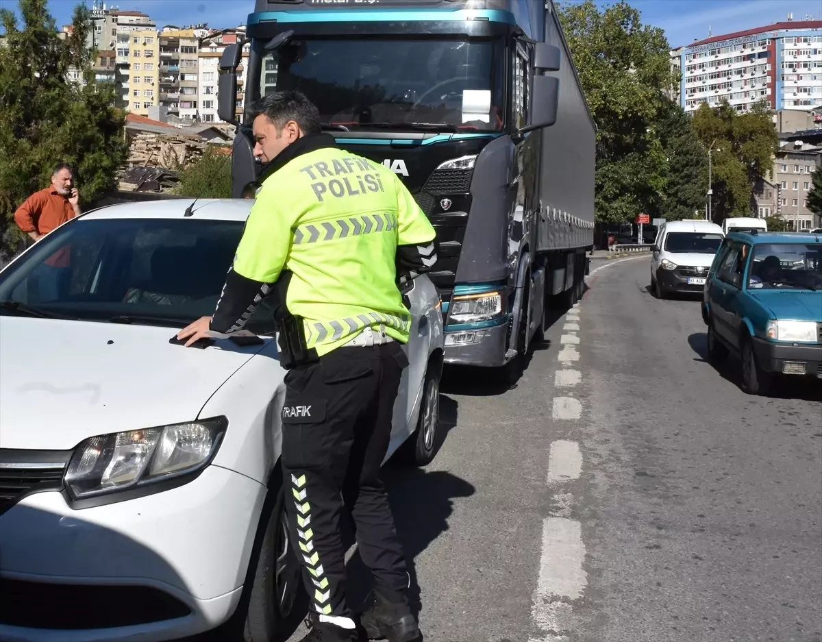 Trabzon'da 4 Araçla Kaza: Yol Ulaşıma Kapandı