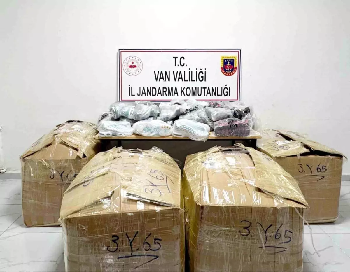 Başkale'de Gümrük Kaçağı Eşya Ele Geçirildi