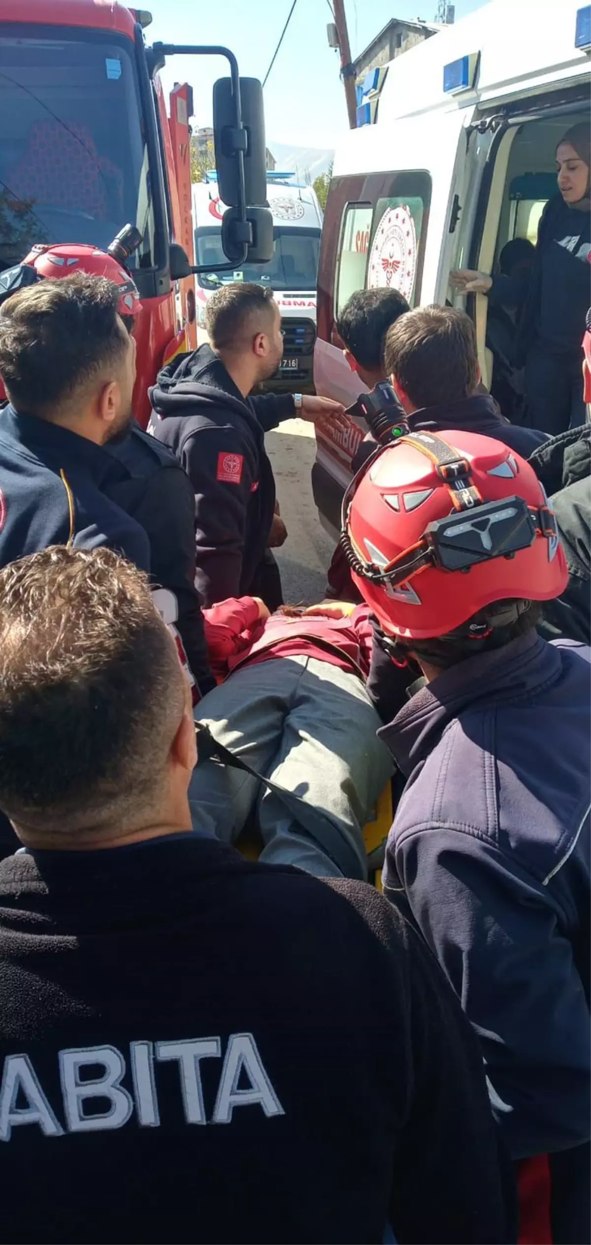 Muş'ta Tren Okul Servisine Çarptı: 17 Öğrenci Yaralandı