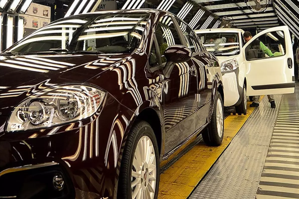 Zirve yine değişmedi! İşte Türkiye'de en çok satılan otomobiller