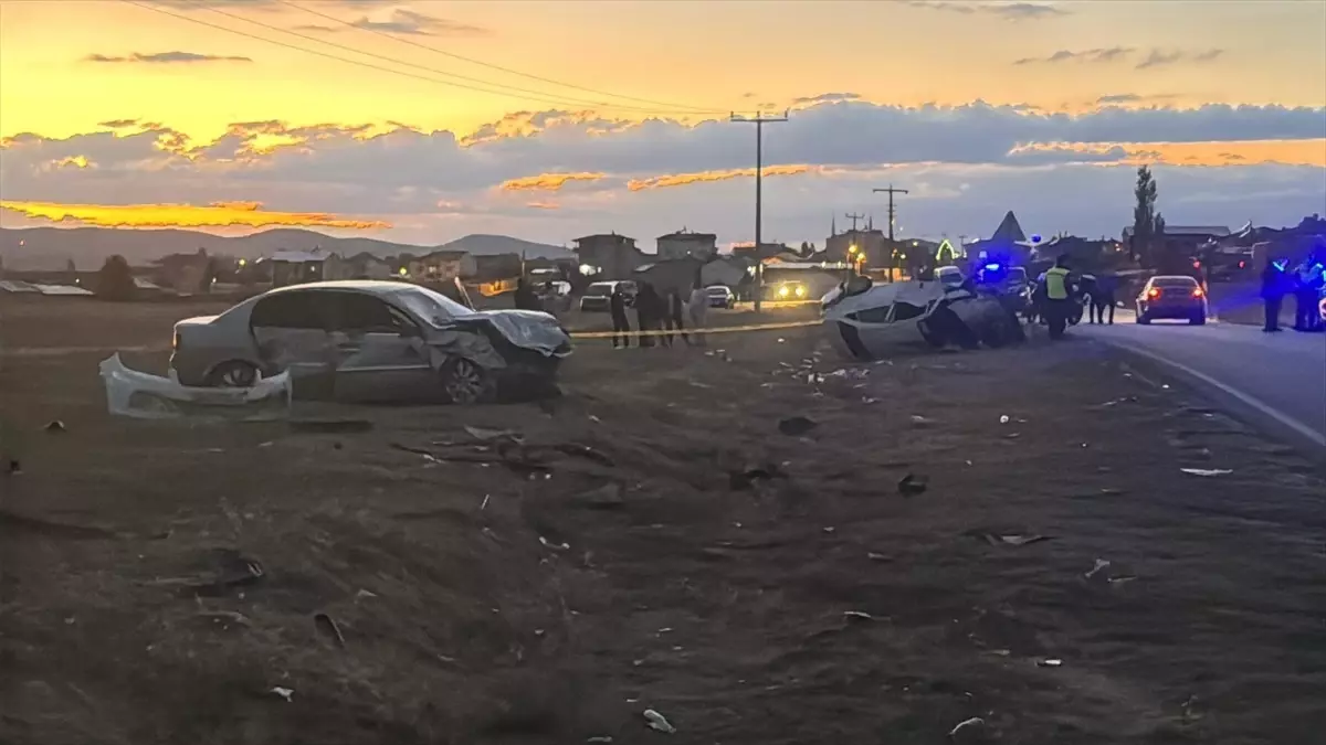 Afyonkarahisar'da Trafik Kazası: 1 Ölü, 3 Yaralı