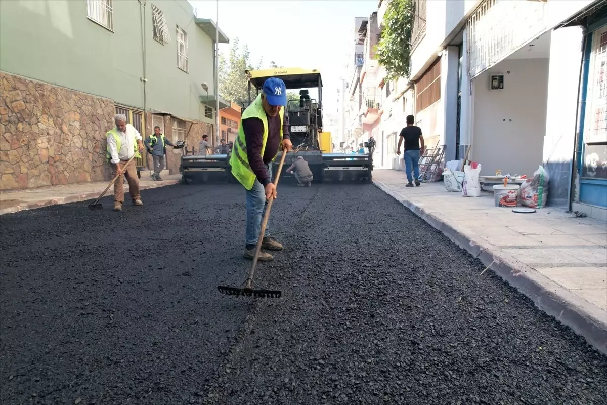 Mersin Akdeniz'de Sokak Yenileme Çalışmaları Devam Ediyor