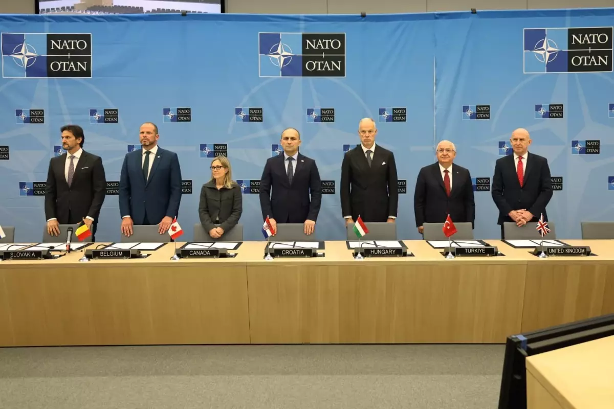 Yaşar Güler NATO Savunma Bakanları ile Brüksel'de Bir Araya Geldi