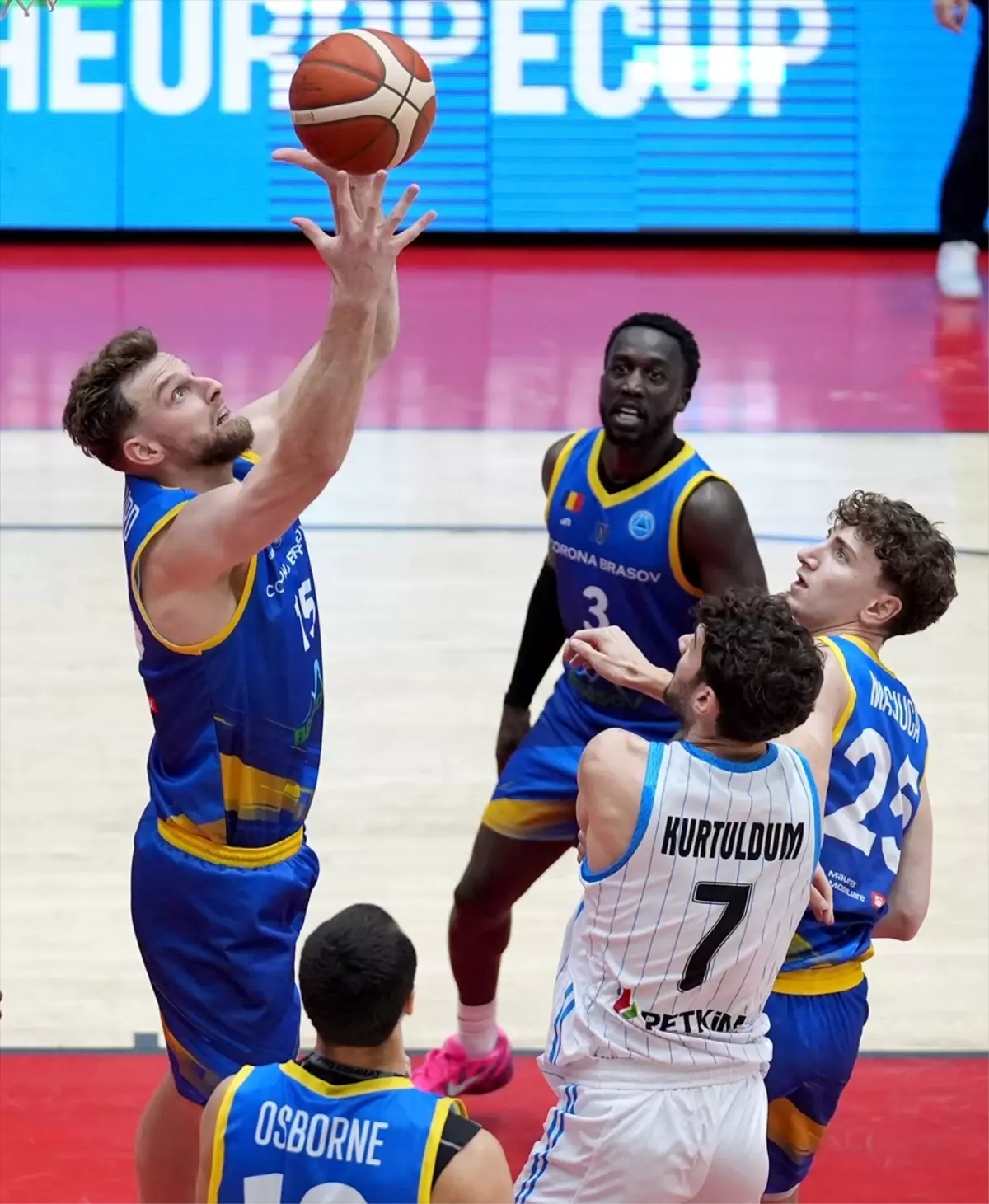 Aliağa Petkimspor, CSM Corona Brasov'u 85-74 Geçti