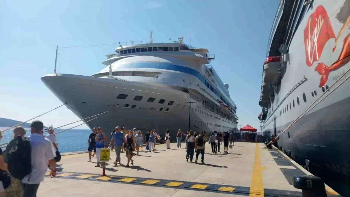 Bodrum'a İki Yolcu Gemisi İle Toplam 3.308 Turist Geldi