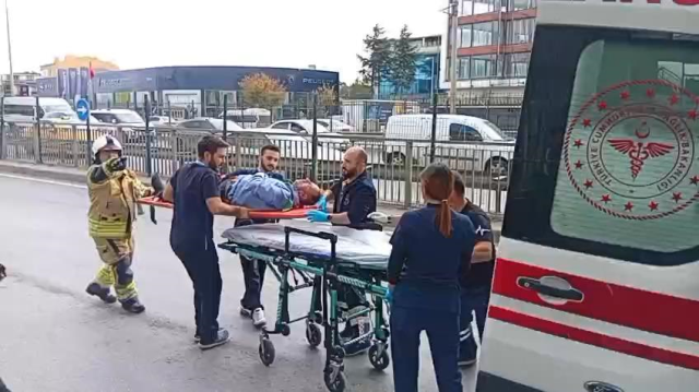 The bus crashed into the stop in Çekmeköy, there are injured