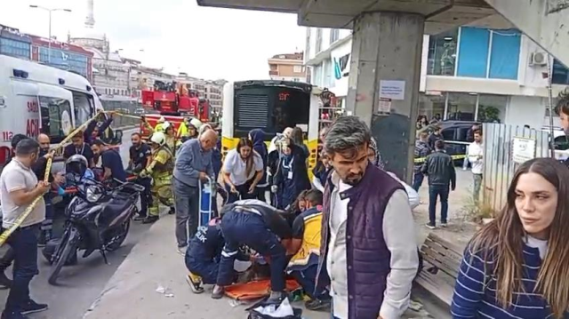 The bus crashed into the stop in Çekmeköy, there are injured