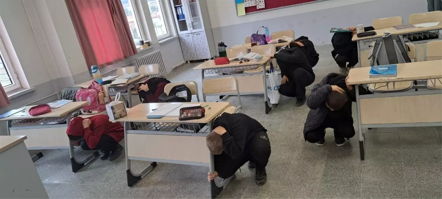 Çankırı'da Afet Bilinci İçin Tahliye Tatbikatı Gerçekleştirildi