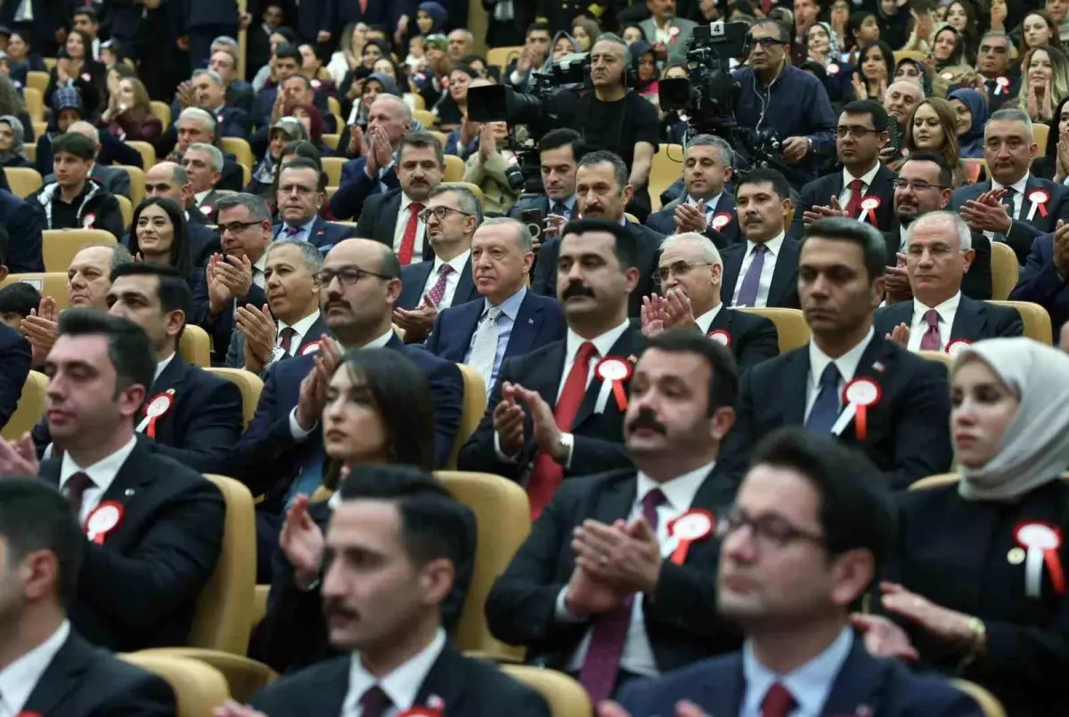 Cumhurbaşkanı Erdoğan: "783 bin kilometrekarelik vatan toprağında yaşayan herkes devletimizin eşit ve onur...