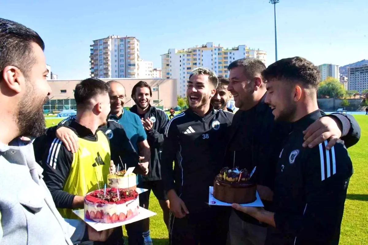 Erciyes 38 Futbol Kulübü'nde Sürpriz Doğum Günü Kutlaması