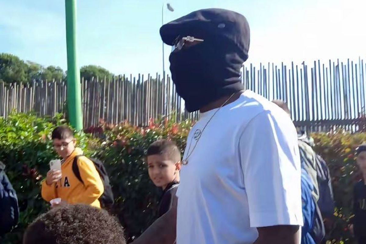 Görüntü: İstanbul'dan! Yüzünü gözünü sarıp sokağa çıktı ama hesaba katmadığı bir şey oldu